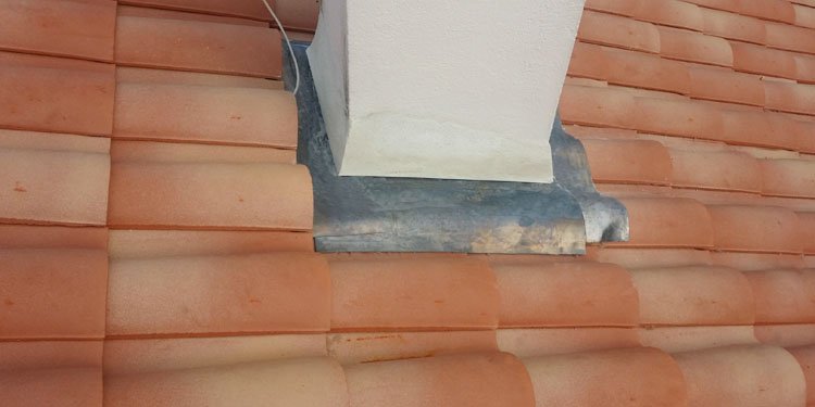 Réfection d’une étanchéité de cheminée en plomb